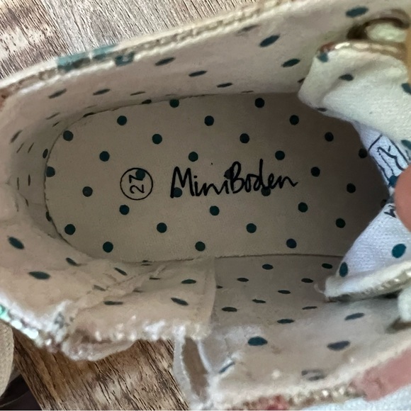Mini Boden Floral Sheen Sneakers - Picture 5 of 5